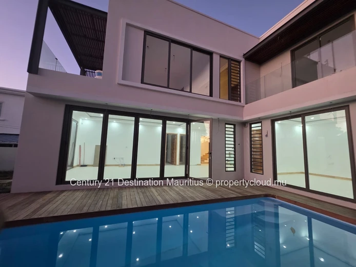 New Contemporary 4 bedroom-4 bathrooms Villa-Swimming pool-Trou aux biches , Morcellement Jhuboo