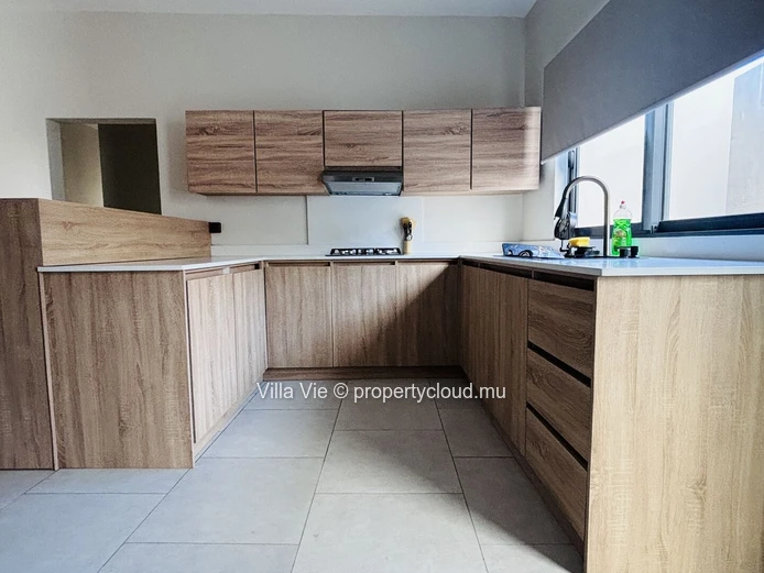 Péreybère - Charmant duplex de 4 chambres avec piscine et garage