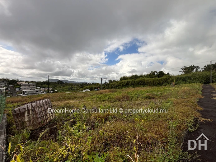 Residential Land for Sale in Curepipe - Sesiemne mille