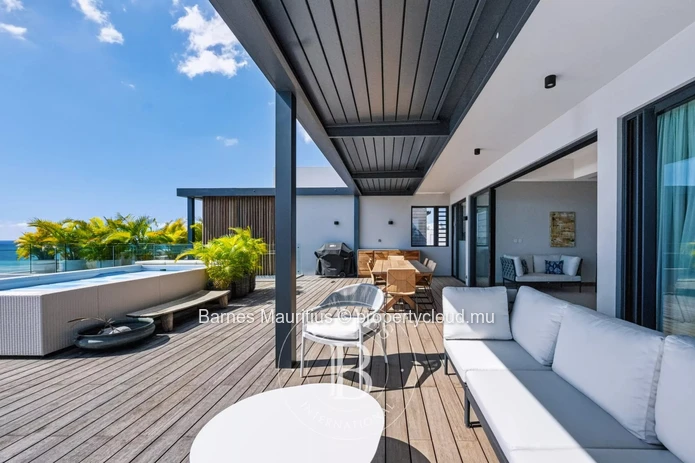 POINTE AUX CANONNIERS - sea view penthouse with 3 bedrooms
