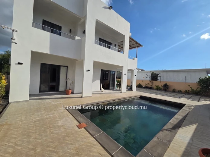 Elegant New Villa with Terraces in a Quiet Area