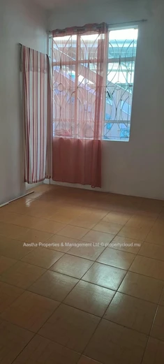Maison 6 chambres à Vacoas — grand espace lumineux en complexe résidentiel