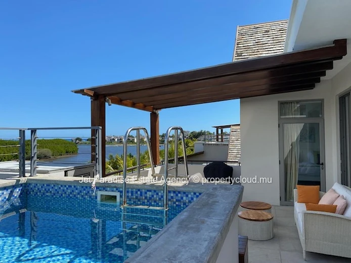 Luxury RES Penthouse with Private Pool & Stunning Views in Rivière Noire! 150m², Tennis Court, Fitness Room, Close to...