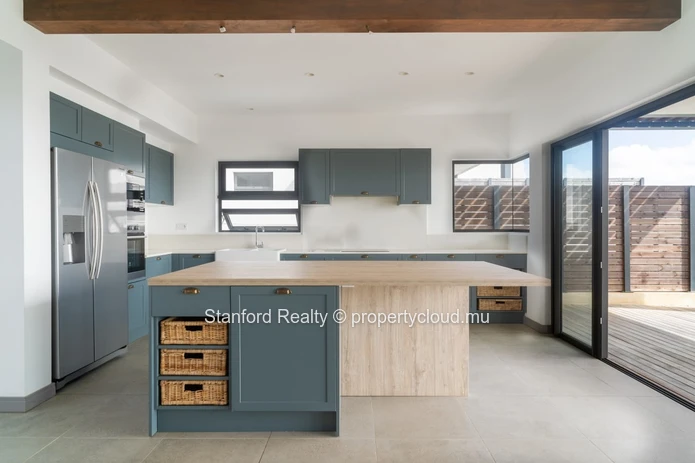Luxury 3-Bedroom Penthouse with Private Plunge Pool & Sea View - St Antoine