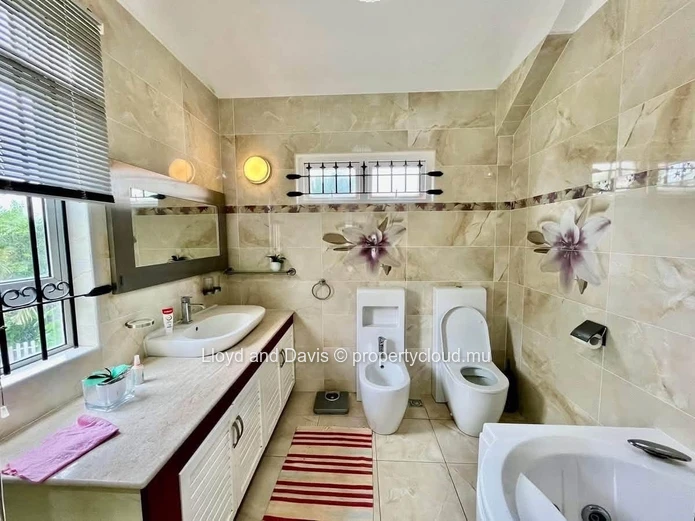 Duplex House with Private Pool in a Secure Residence