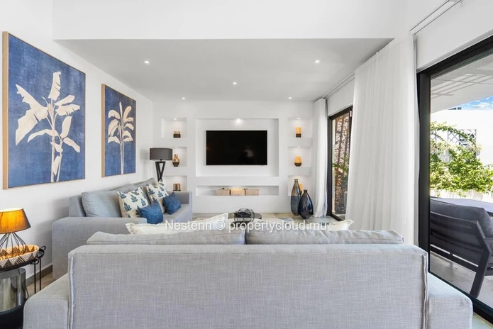 Modern single-storey villa in Mont Mascal with 3 bedrooms, private pool, and fully equipped kitchen in a secure resid...