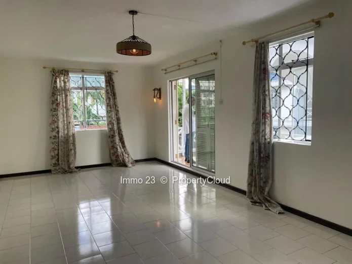 Maison / Villa - 6 chambres - Quatre Bornes - Ref. MA89665VE