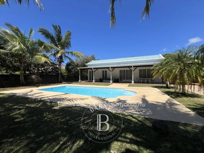 ROCHES NOIRES – Bright Villa in a Secure Estate, Close to Azuri