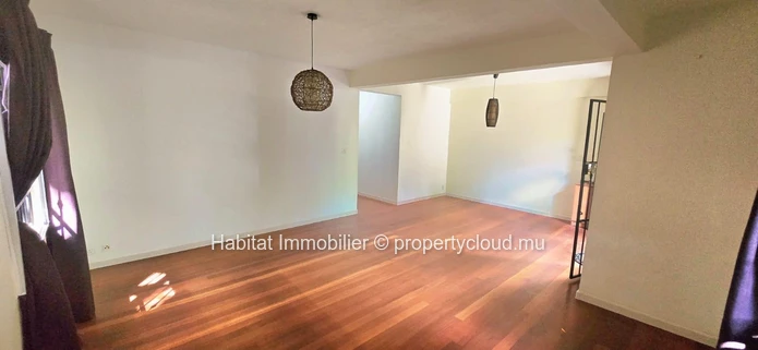 Bel appartement non meublé de 132 m² idéalement situé au rez-de-chaussée d'une résidence à Montagne Ory, Moka