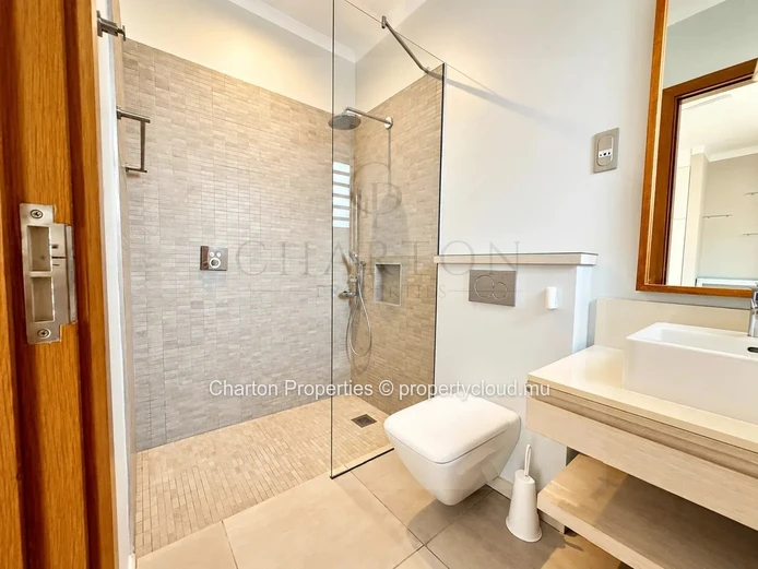 Villa 3 chambres en suite - Le raffinement tropical à Royal Park