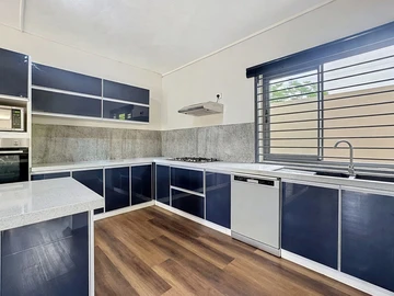 5 Bedroom House