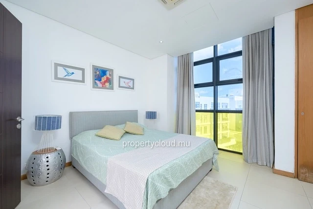 Apartment for sale accessible to foreigners (R+2) on Grand Baie La Croisette, 130 m2 duplex, sold furnished and equip...