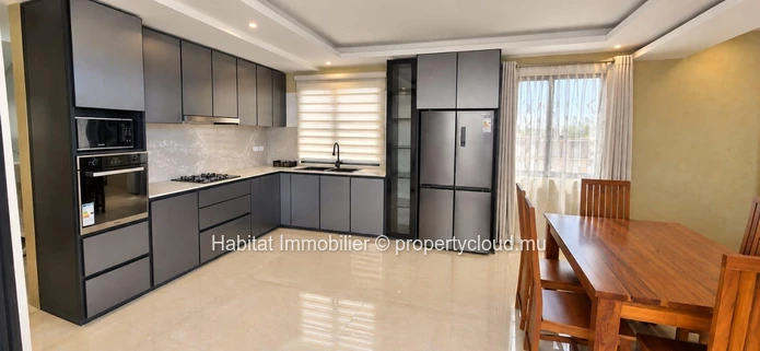 To rent: House of 260 m² in Pointe aux Piments 