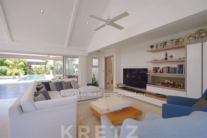 Contemporary villa with pool and jacuzzi in the heart of Grand Baie