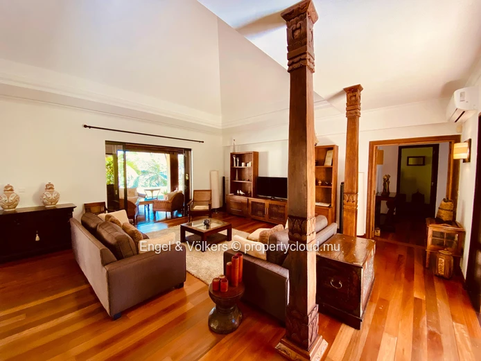 5 Bedrooms Villa on a golf Course