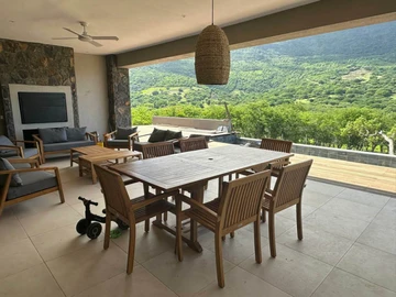 4 Bedroom Villa