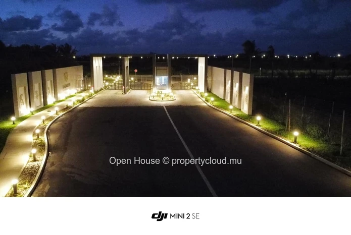 PDS Villa for sale in La Salette, comprising 4 bedrooms, private pool, accessible to foreigners and close to amenities.