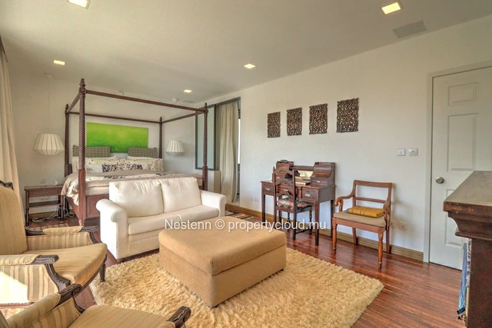 Bright 4-bedroom family apartment – Prime location