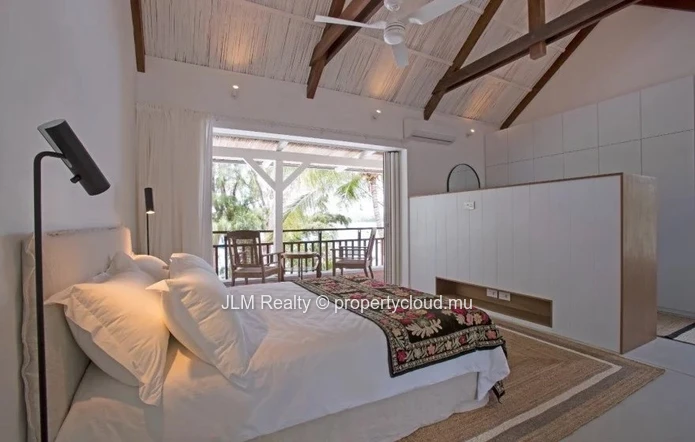 Tamarin – Exceptional Beachfront Villa for Rent in Mauritius
