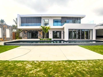 4 Bedroom Villa