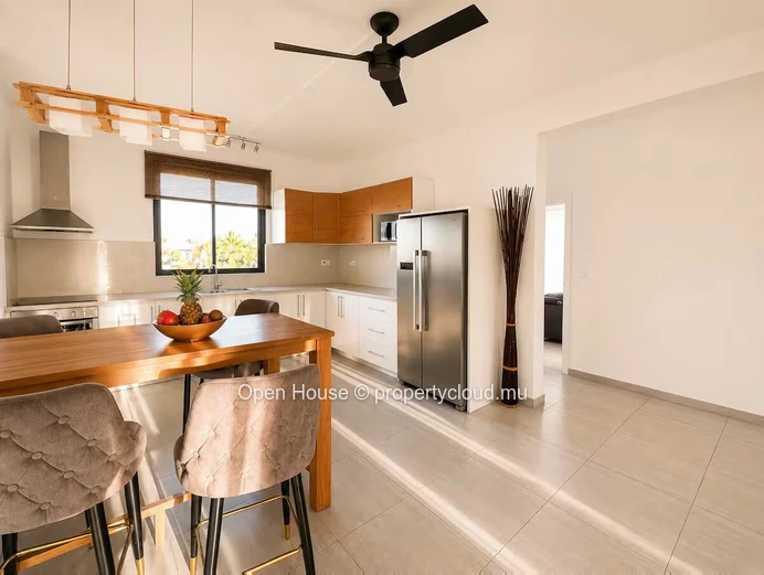 Appartement 2 chambres à louer à Mont Choisy avec piscine commune