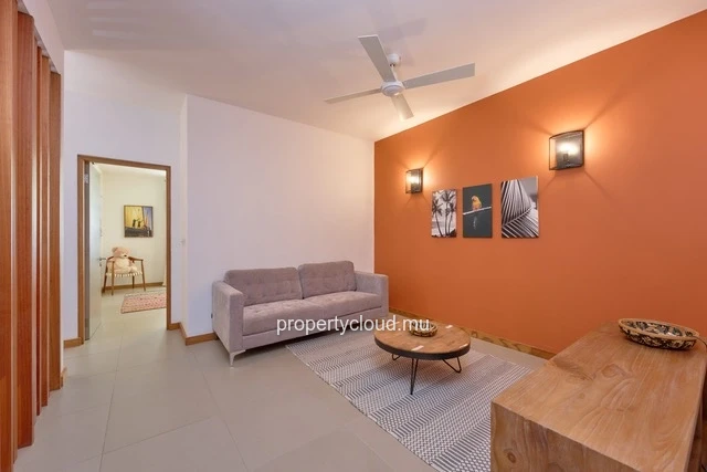 For sale: 3-bedroom en suite apartment accessible to foreigners in Pereybere, 2 minutes walk from the beach.