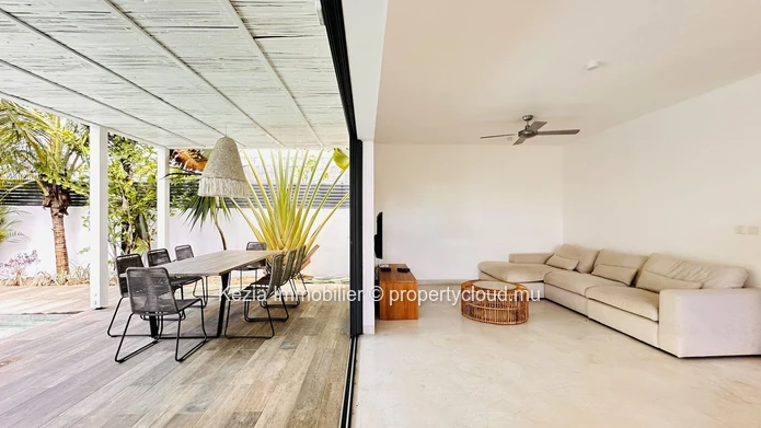 Contemporary Villa With Swimming Pool