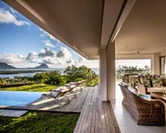 Luxurious Villa with Breath-taking Panoramic Sea Views 