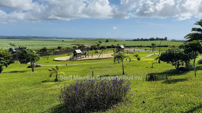 Vues sur les îles du nord – Mont Piton II Residential Estate