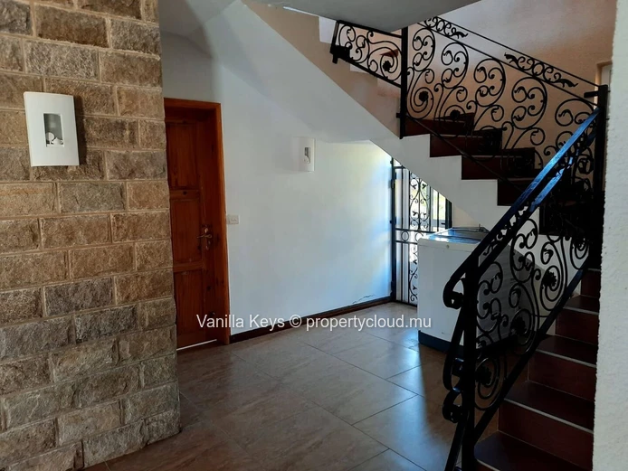 Élégante Maison Familiale avec Piscine à Vendre  a St Antoine