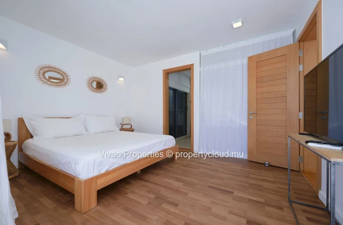 Luxury Penthouse with Stunning Views and Amenities in Mon Choisy - 158m², 3 en-suite Bedrooms, Communal Pool - 525 000€!