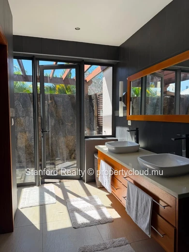 Beautiful Villa for Rent - 4 Bedrooms, Grand Baie, North
