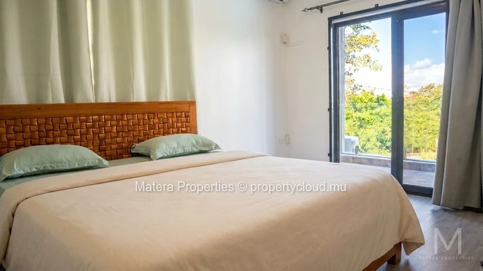 4-bedroom family home just steps from the sea with high rental potential