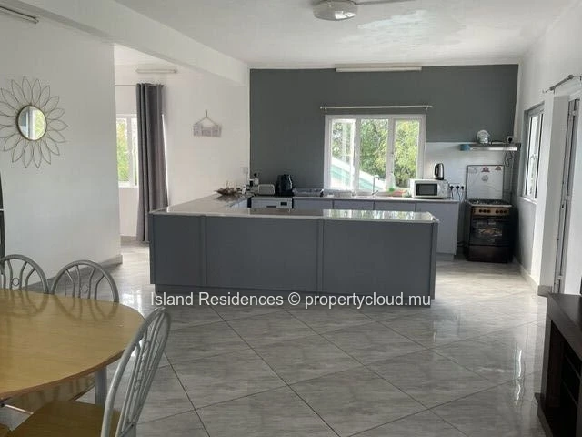 Modern fully furnished property with 2 apartments, pool and garage