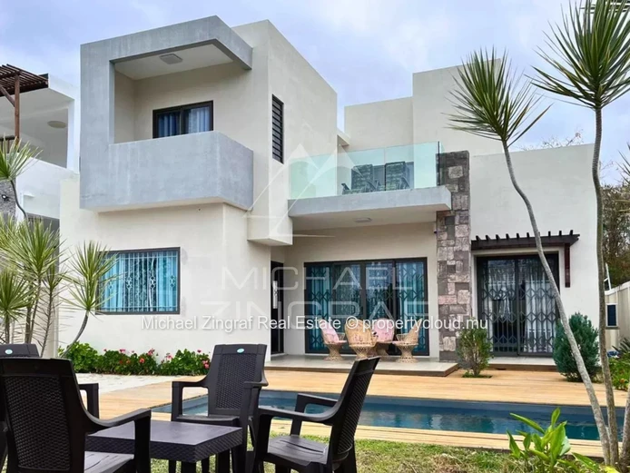 ontemporary 2-Bedroom House with Private Pool in Grand Bay