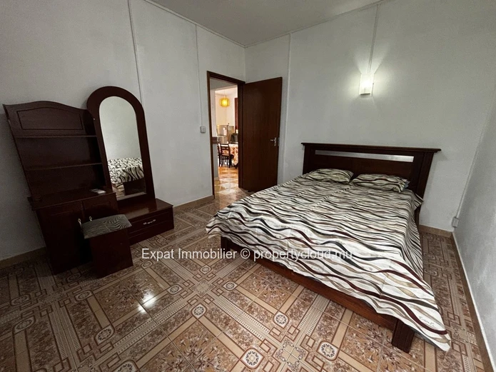 2-Bedroom Apartment With Terrace & Garden Access – Just Steps From Bain Boeuf Beach