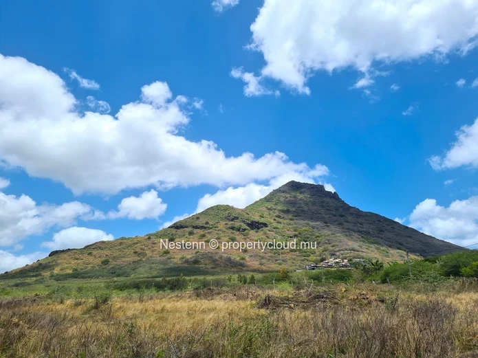 Superb residential plot of 29,959 m2 in a secure domain