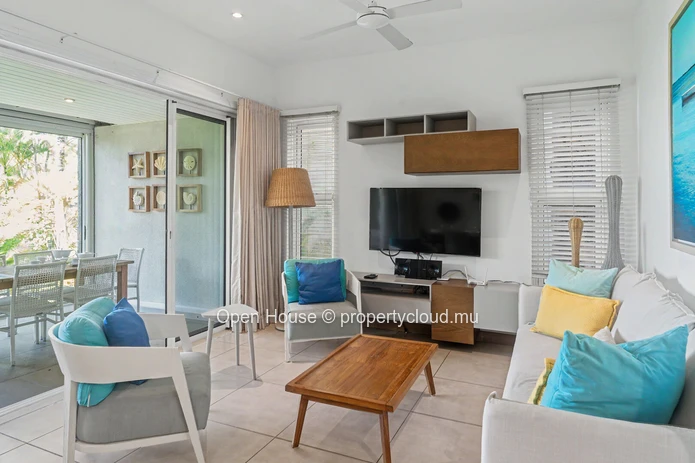 Appartement pieds dans l'eau à vendre à Grand Baie 152m² - Marché local exclusivement.