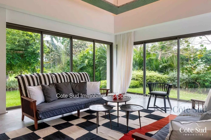 For sale - Prestigious architect-designed villa in Anahita