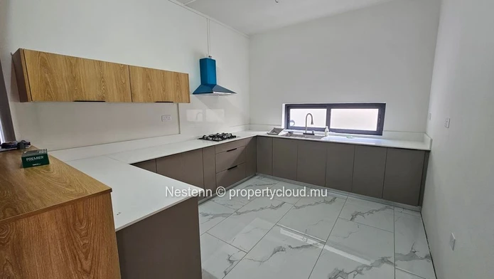 Maison moderne de 2 chambres avec bureau 