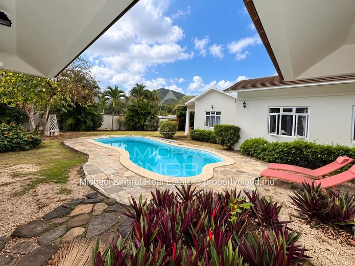 Elegant 4-Bedroom Villa with Pool in Black River