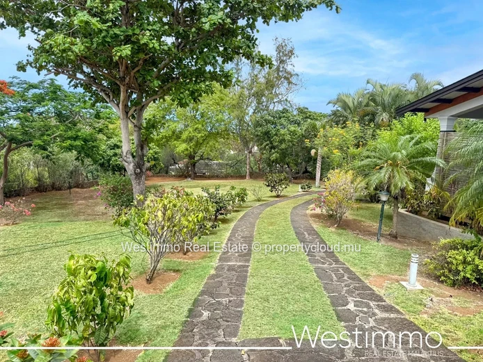 TAMARIN - 750 m2 villa ideal for a family or rental project