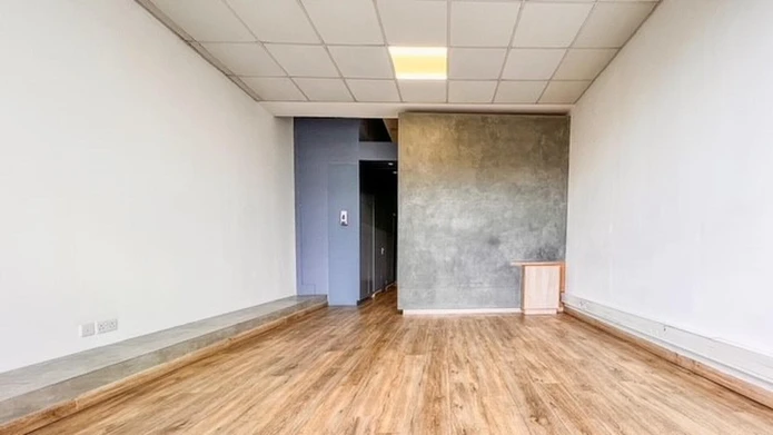 Bureau moderne avec visibilité et accessibilité optimales à Phoenix