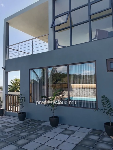 THE VALE : Villa Neuve d'Exception | Vue Mer & Montagne Panoramique | Piscine | Idéal Famille Expatriée.