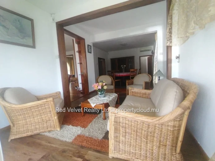 Maison de 3 chambres à vendre à Roches Brunes | Meublée | Jardin privé