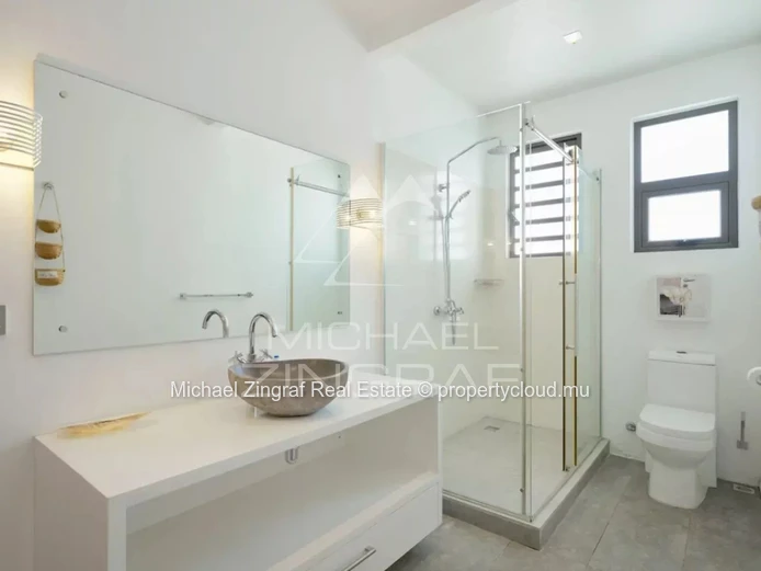 Exceptional Seafront Penthouse with Panoramic Ocean Views – Péreybère