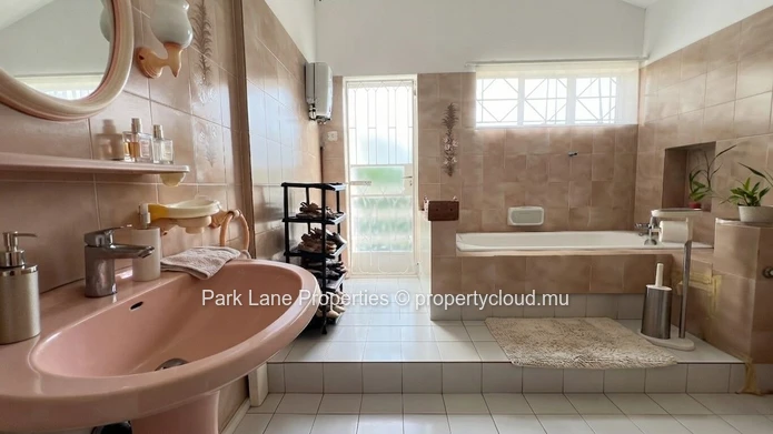 Spacious family home with great potential in Sodnac