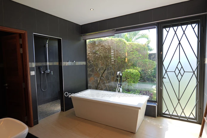 Villa de luxe 4 chambres avec piscine privée à vendre à Péreybère