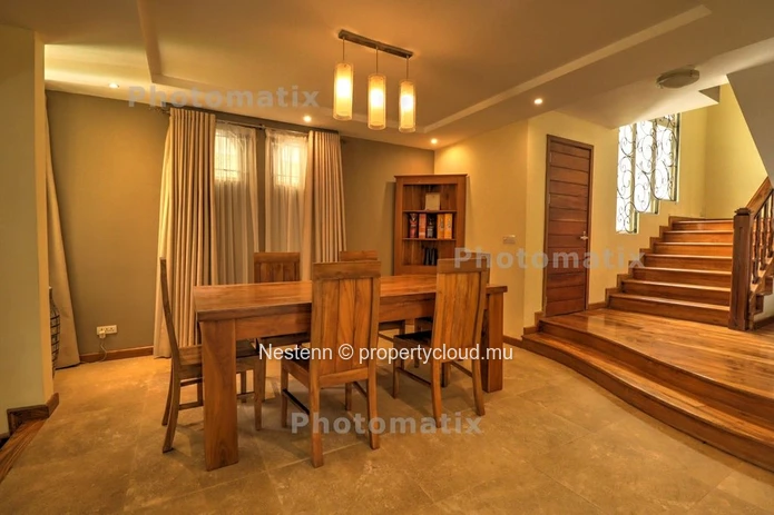 Sophisticated villa  of 418m2 with lush garden, pool & scenic terraces