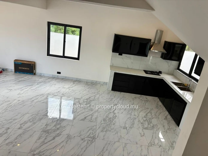 Villa moderne neuve avec 3 suites, piscine et grand jardin – Proche de Chemin Vingt Pieds, Péreybère 